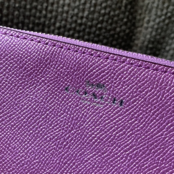 Coach Metallic Lilac Wristlet - Picture 2 of 8